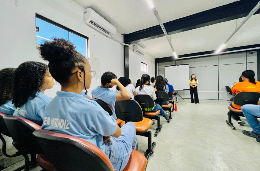 Servidores da Limpeza Urbana vão à palestra sobre saúde mental  no trabalho