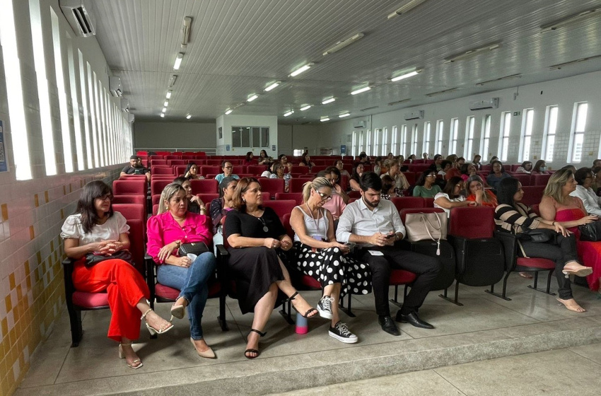 Palestra incentiva ambiente de trabalho saudável na escola