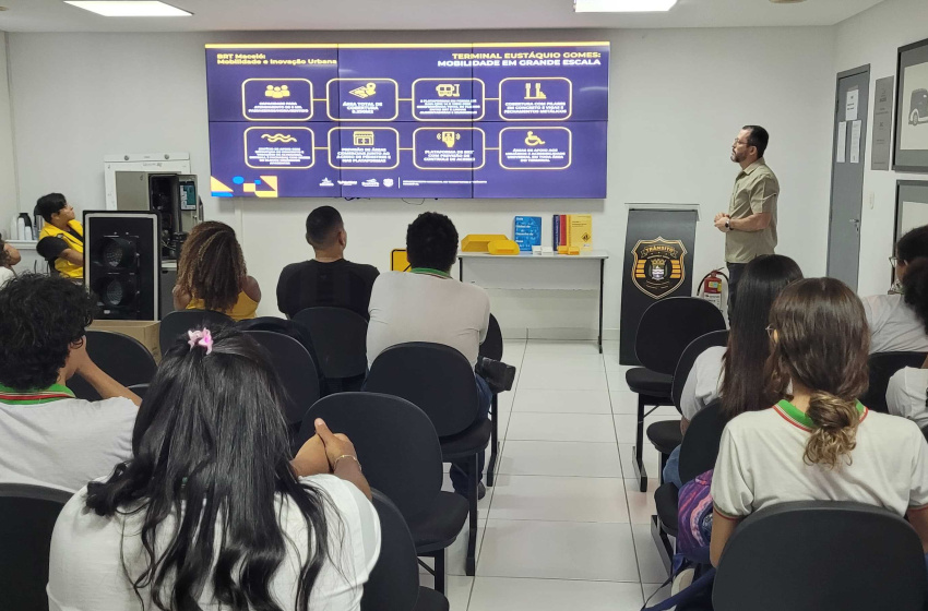 Alunos do curso de Estrada fazem visita técnica ao DMTT