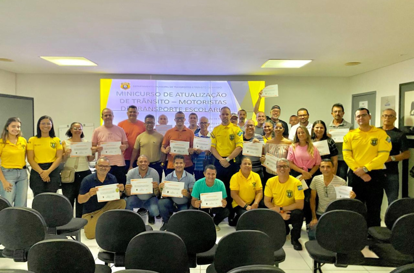 Educadores de trânsito ministram minicurso para transportadores escolares