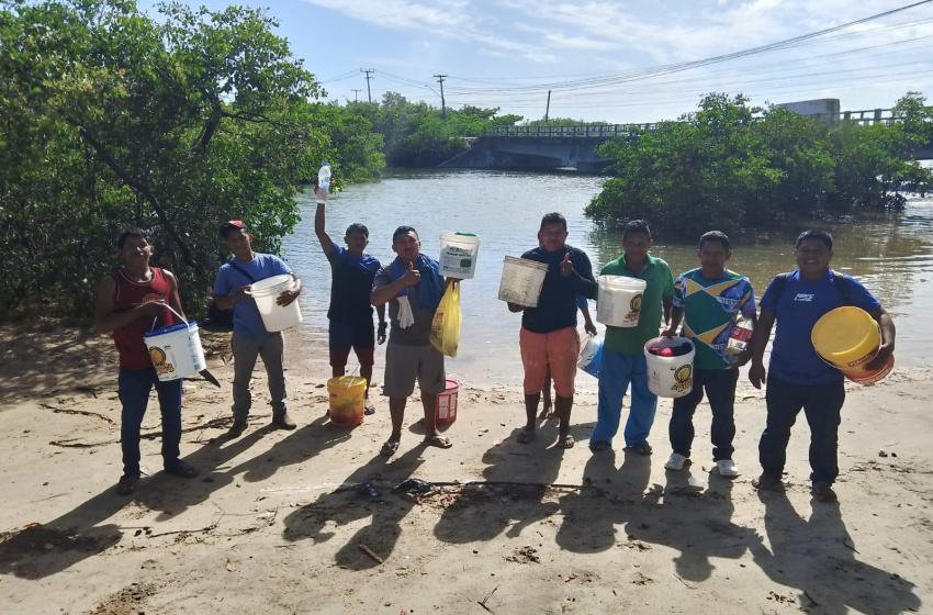 Indígenas venezuelanos da etnia Warao têm dia de pesca e lazer