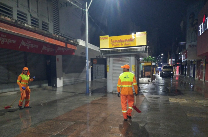 Autarquia de Limpeza Urbana higieniza ruas do Centro de Maceió