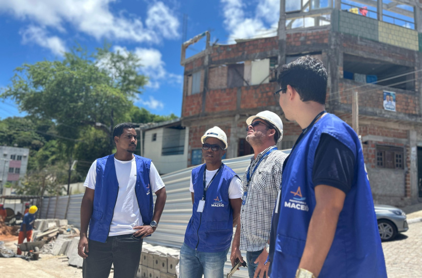 Projeto luminotécnico de praças em reforma é inspecionado por técnicos da Ilumina