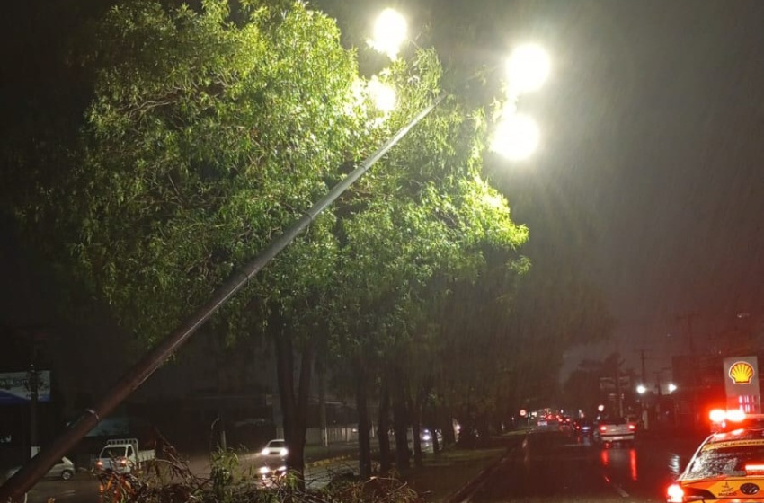 Prefeitura de Maceió recupera equipamentos de iluminação pública danificados pelas chuvas