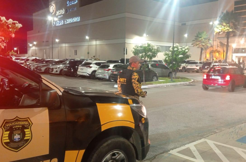 DMTT realiza ação para coibir uso indevido de vagas especiais em estacionamentos de shoppings