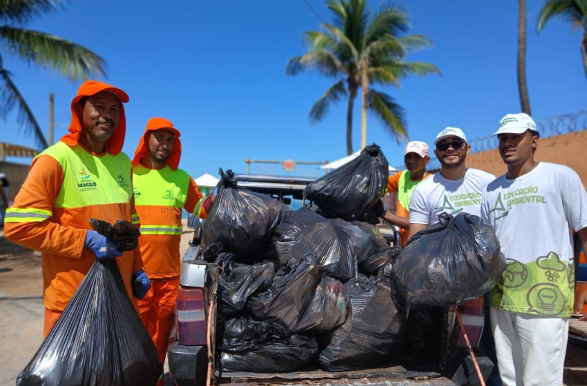 Alurb encerra Semana do Meio Ambiente com mutirão de limpeza em Ipioca