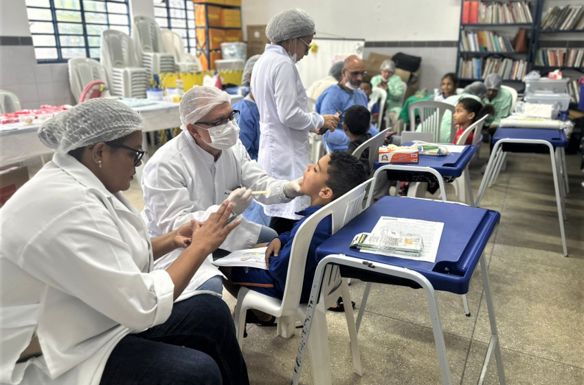 Saúde Bucal realiza ação preventiva em escola no Benedito Bentes