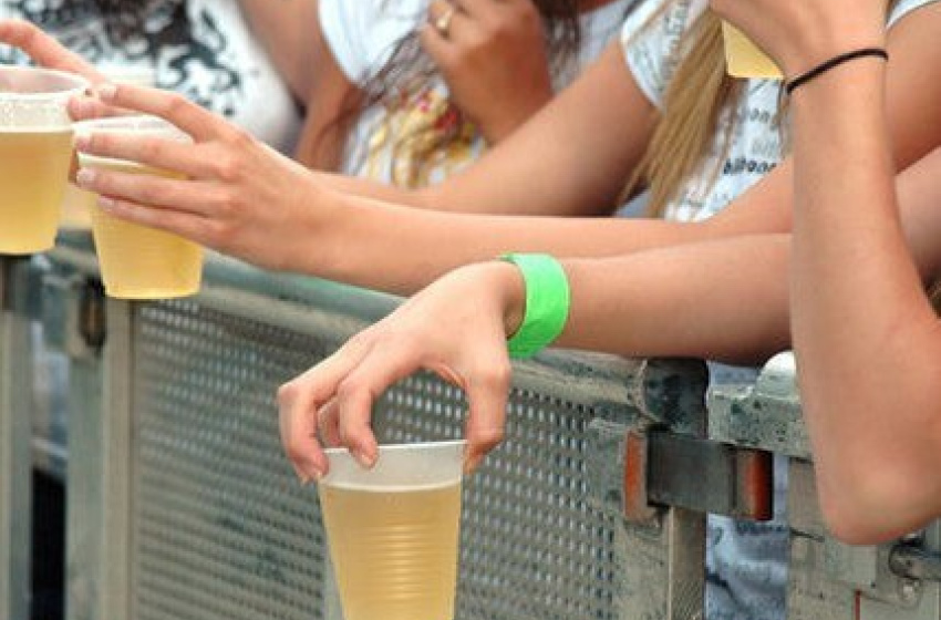 Saúde alerta para riscos do uso de álcool por adolescentes no Verão Massayó