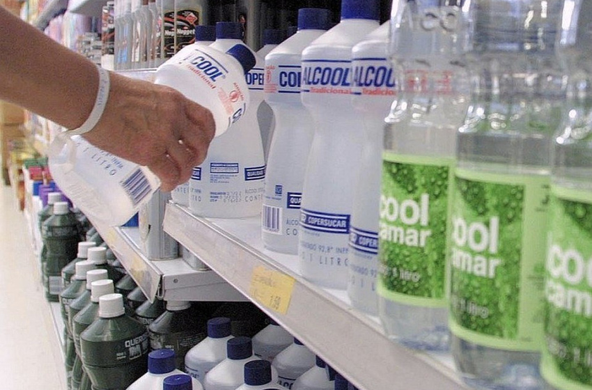 Vigilância Sanitária orienta farmácias e supermercados de Maceió sobre proibição da venda do álcool 70%