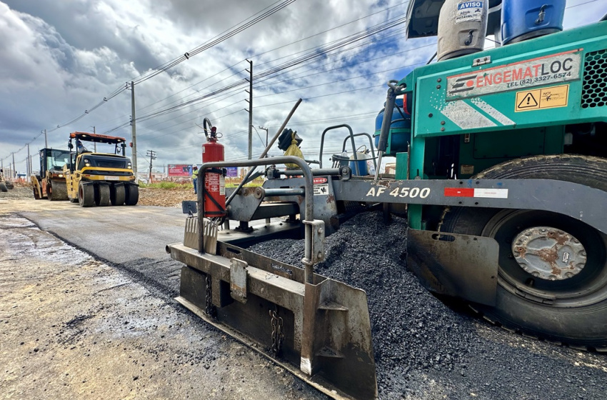 Mais um trecho da Avenida Menino Marcelo recebe obras de pavimentação