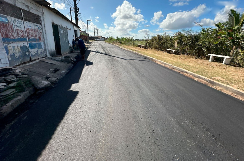 Rua que dá acesso à Avenida Mundaú é asfaltada no Benedito Bentes