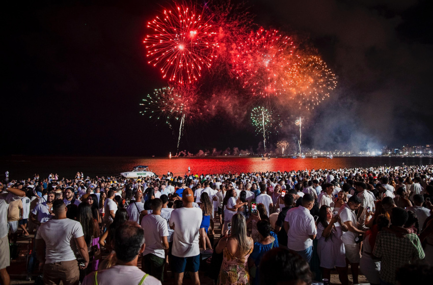 Alegria e muita música marcam celebrações da virada de ano no Benedito Bentes e na orla