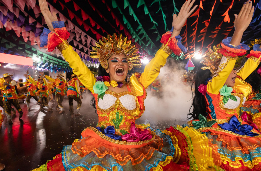 São João Raiz: Quadrilhas juninas se apresentam na primeira noite de Festival