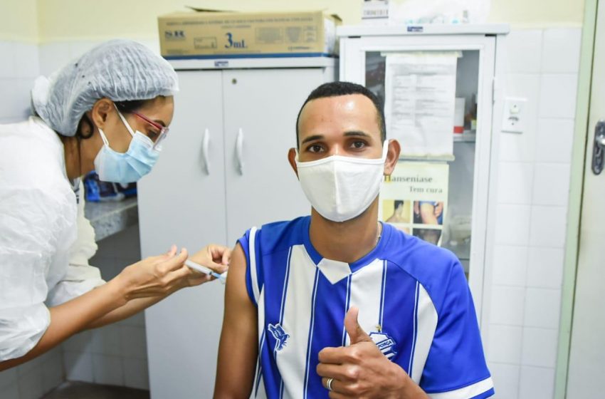 Vacinação contra a Covid-19 movimenta unidades de saúde em Maceió