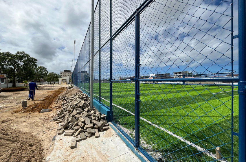 Comunidade do Alto da Alegria ganha espaço de lazer com areninha