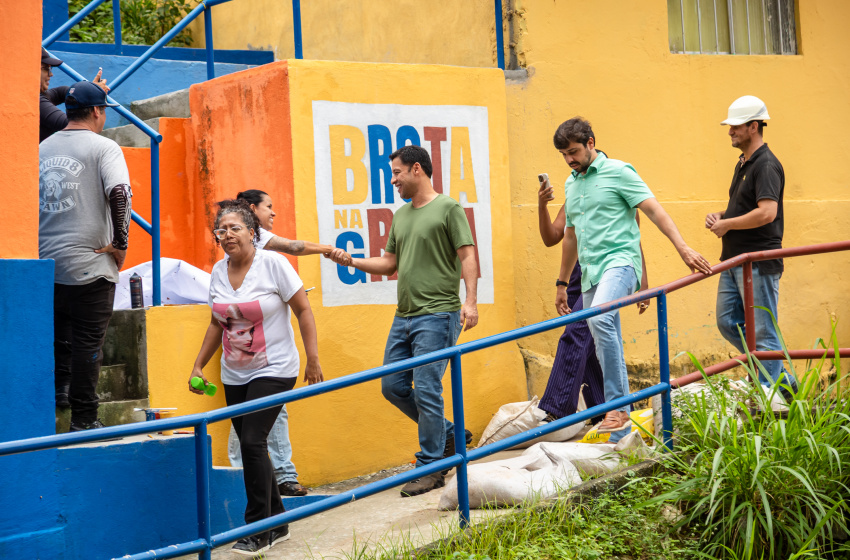Vice-prefeito e titular da Seminfra vistoria obra de contenção e melhorias na Grota do Aterro