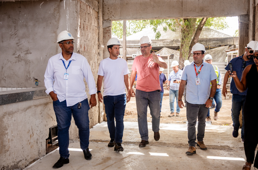 Vice-prefeito e titular da Seminfra visita obras do mercado público do Biu