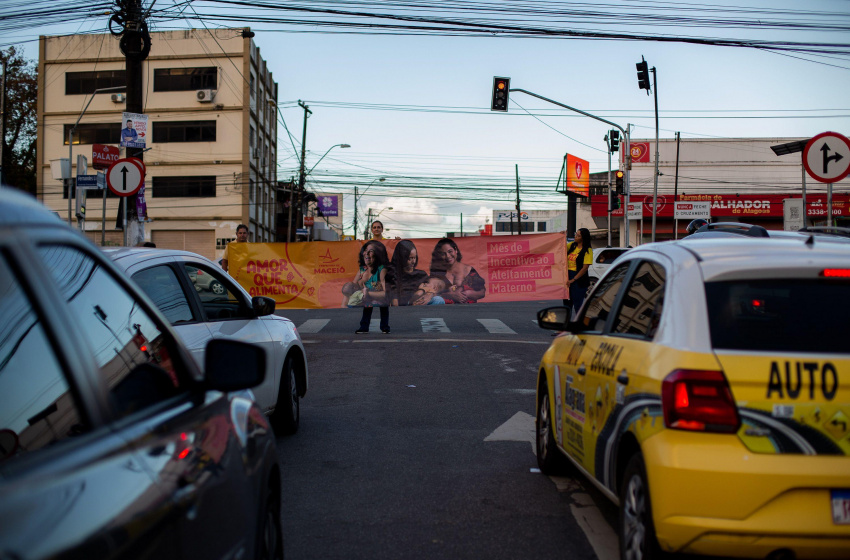 Saúde leva blitz de incentivo à amamentação para as ruas de Maceió