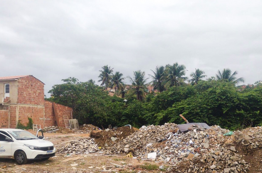 Prefeitura de Maceió notifica e autua empresa por descarte irregular de resíduos em Riacho Doce
