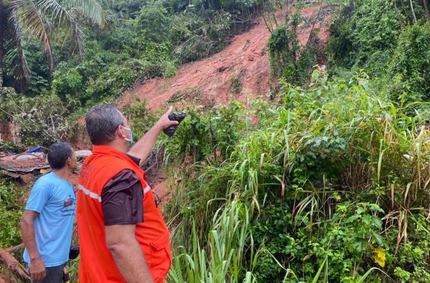 Com média de 100mm de chuva em 12 horas, Defesa Civil de Maceió entra em Alerta