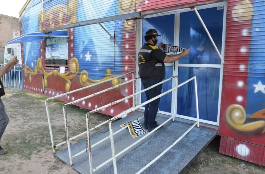 Fiscais interditam circo em Mangabeiras que funcionava de forma clandestina