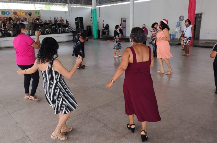 Grupo de idosas do Cras Área Lagunar participam de baile de confraternização