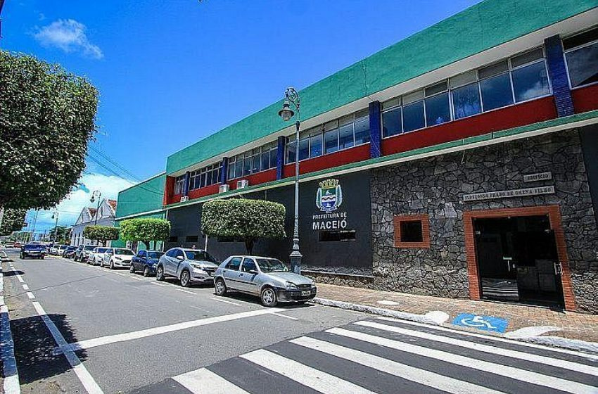 Prefeitura de Maceió paga salários de servidores nesta terça (30)