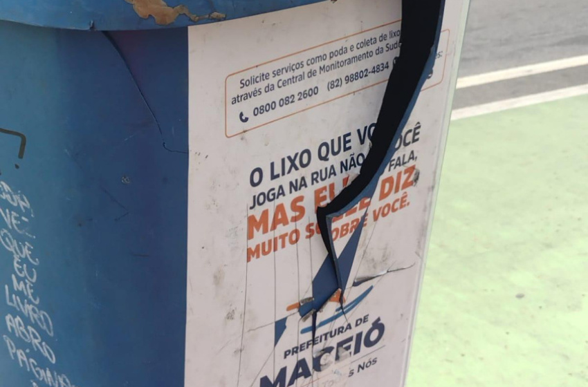 Jovem usa explosivo para destruir papeleira em praça no bairro do Prado