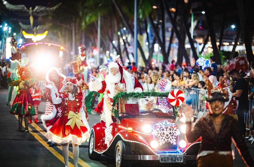 Desfile de Natal leva mais encanto e magia para a orla de Maceió no domingo (8)