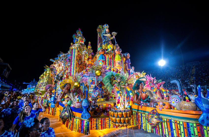 Prefeitura prestigia desfile da Beija-Flor que homenageou Maceió no Carnaval 2024
