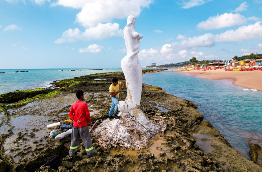 Prefeitura inicia obra de revitalização da estátua da Sereia, ícone de uma das mais belas praias de Alagoas