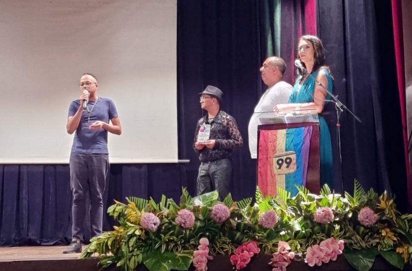 Coordenador de Diversidade Sexual recebe Prêmio Nana Padilha de Direitos Humanos