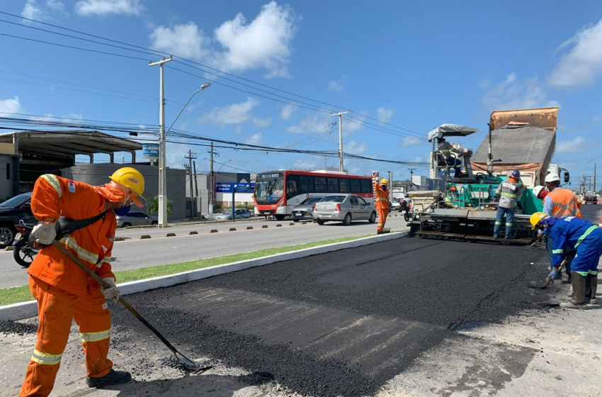 Pavimentação em obra de ampliação da Menino Marcelo alcança mais de 80% de conclusão