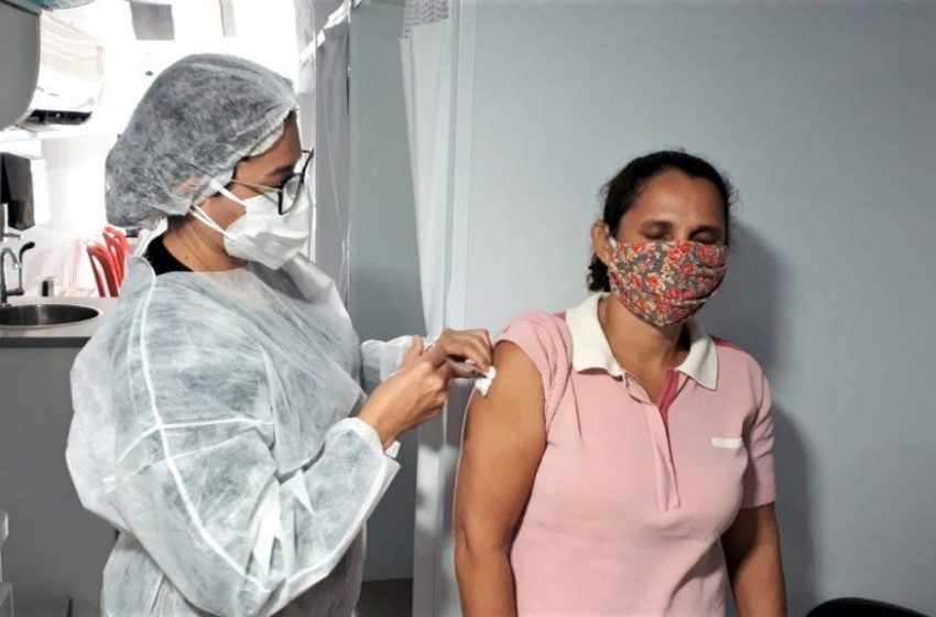 Ônibus da Vacina já vacinou 11.554 pessoas contra a Covid-19 em Maceió