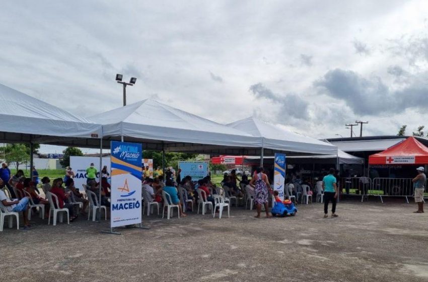 Ônibus da vacina se aproxima das 3 mil doses e inicia semana no Residencial Parque dos Caetés