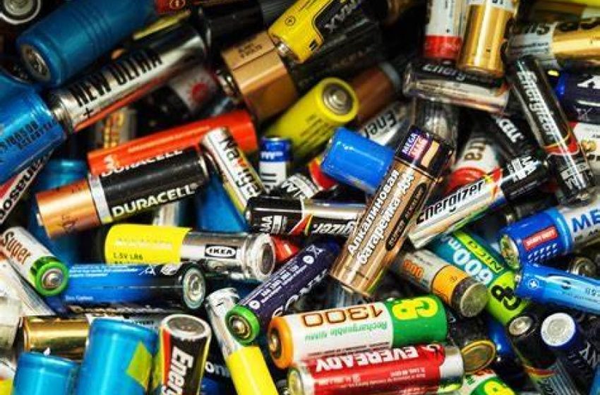 Desenvolvimento Sustentável orienta população sobre descarte correto de pilhas e baterias