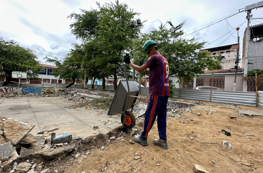 Praça Xisto, no Jacintinho, é contemplada com revitalização