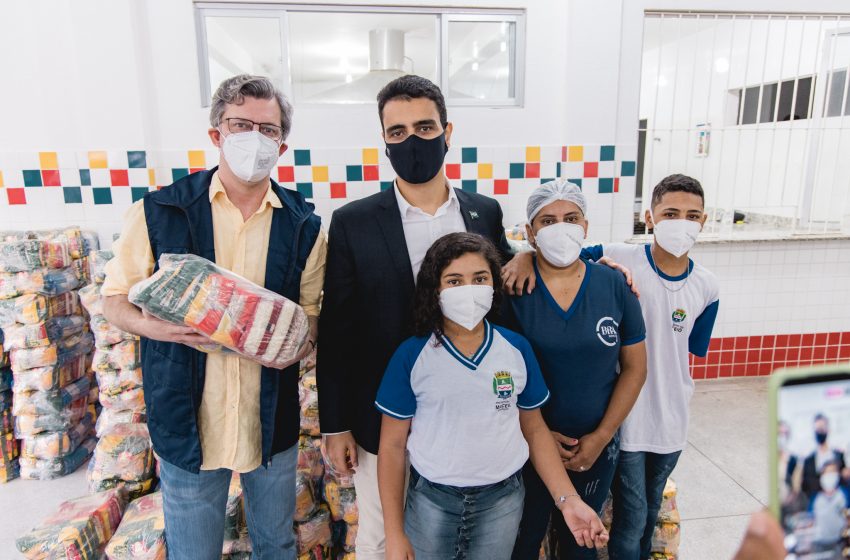 Prefeitura inicia distribuição de kits de alimentação para 53 mil alunos em Maceió