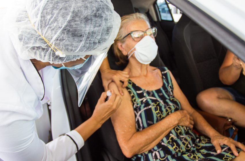 Covid-19: Maceió inicia vacinação para idosos a partir dos 83 anos