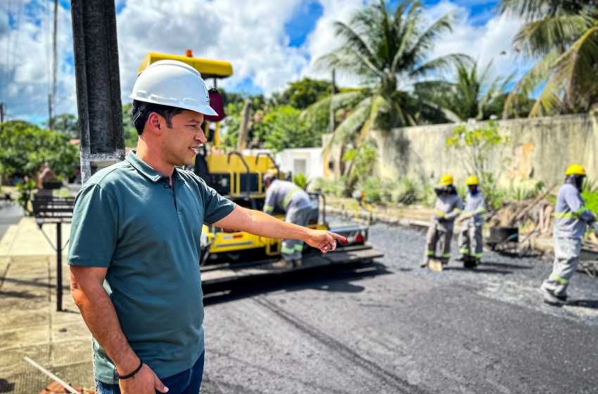 Vice-prefeito e titular da Seminfra vistoria obras de pavimentação no Tabuleiro e Santa Amélia