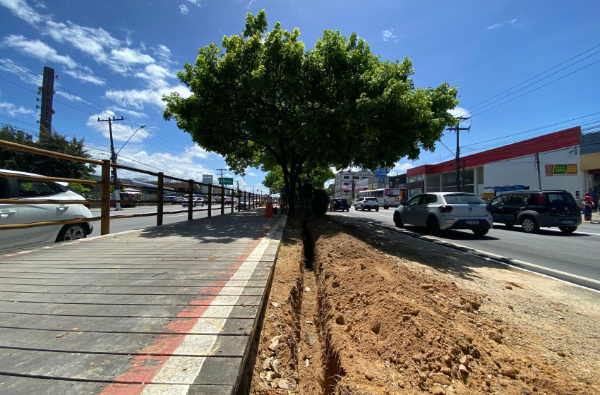 Prefeitura inicia nova etapa da iluminação na ciclovia da Avenida Fernandes Lima