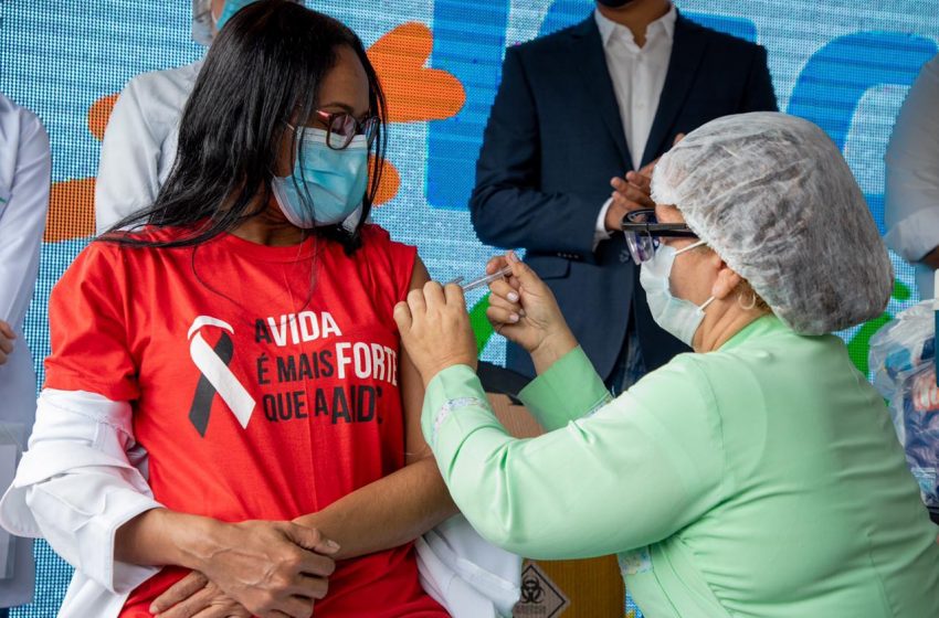 Procura por vacina contra a covid-19 cresce 43% em janeiro em Maceió