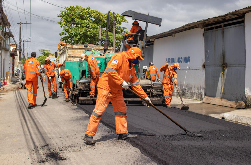 Por toda a cidade, trabalhadores de obras da Prefeitura de Maceió transformam a realidade da capital