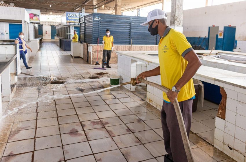 Mercado do Jacintinho passa por desinfecção e limpeza