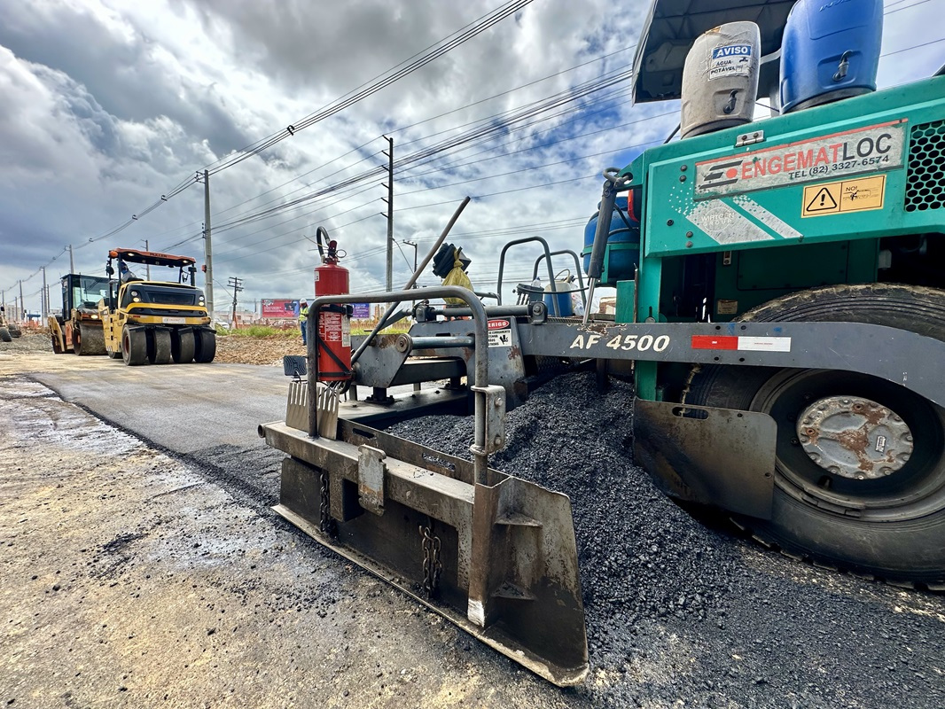 Mais um trecho da Avenida Menino Marcelo recebe obras de pavimentação