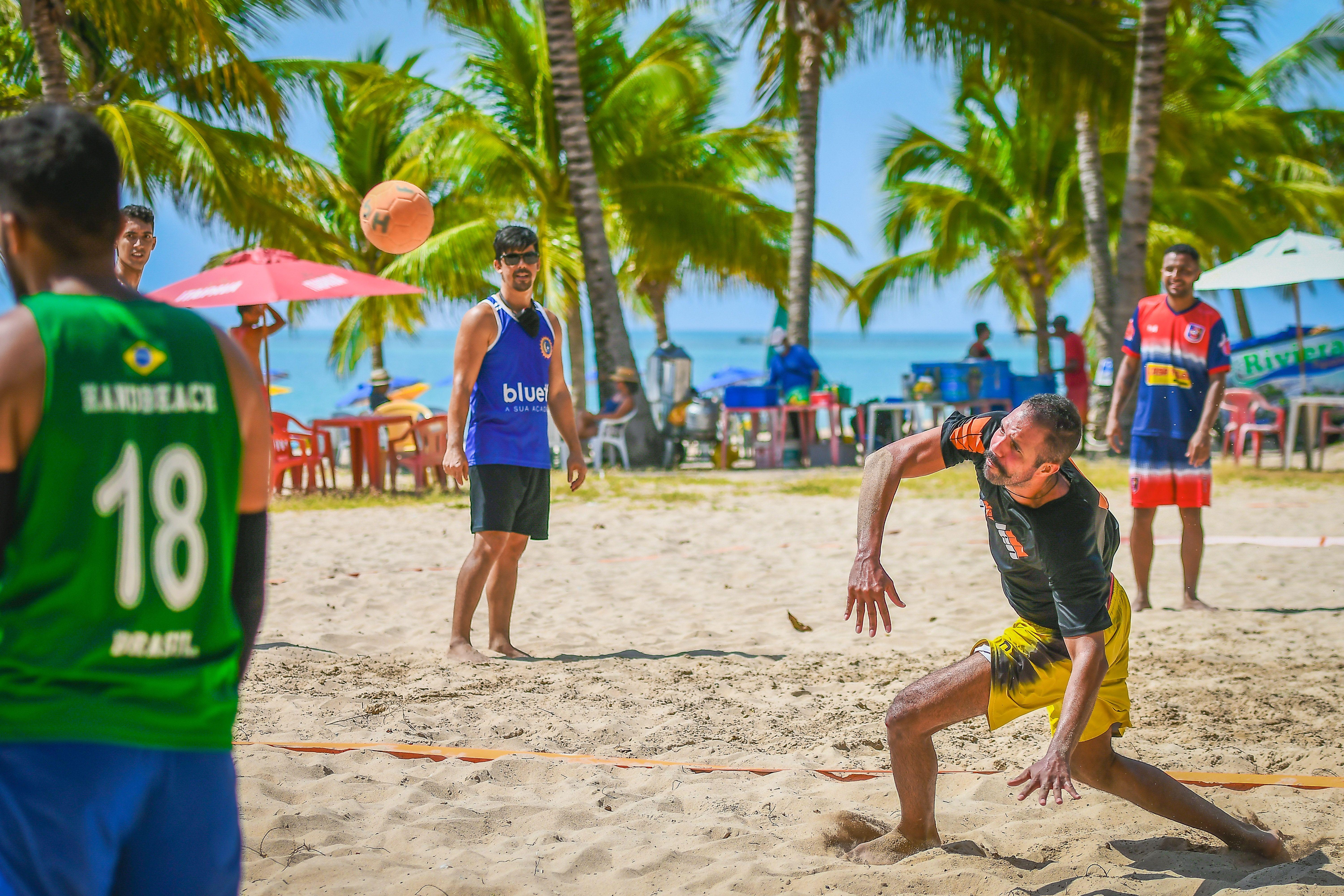 Arena de Esportes da Praia Central recebe redes de proteção